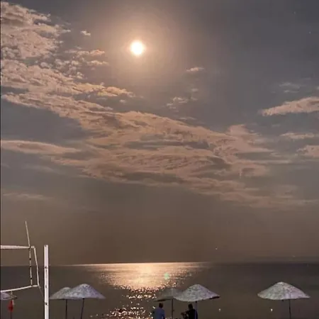 Villa Seafront In Urkmez *
