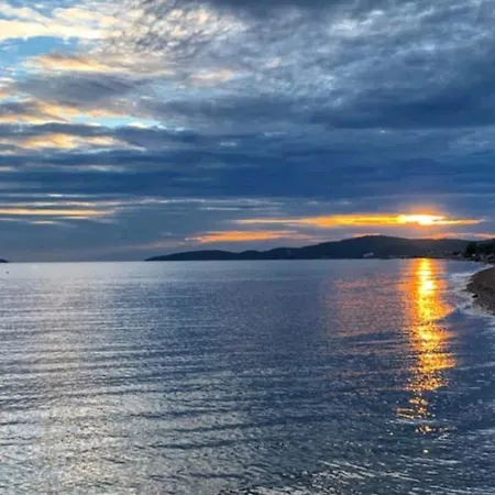 Villa Seafront In Urkmez *
